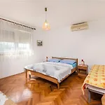 Jerko Apartment *
